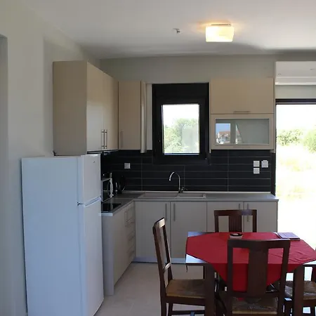 Housing Pefkos