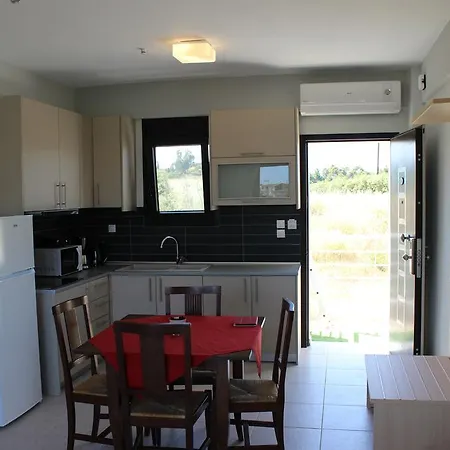 Housing Pefkos