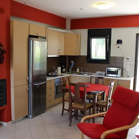 Housing Pefkos