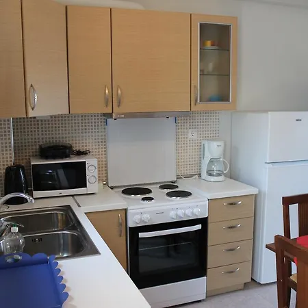Housing Pefkos