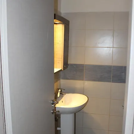 Housing Pefkos